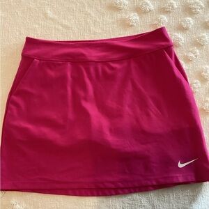 Nike Golf Skort-SZ M POCKETS
WAIST 15”
Length 16”
Q2